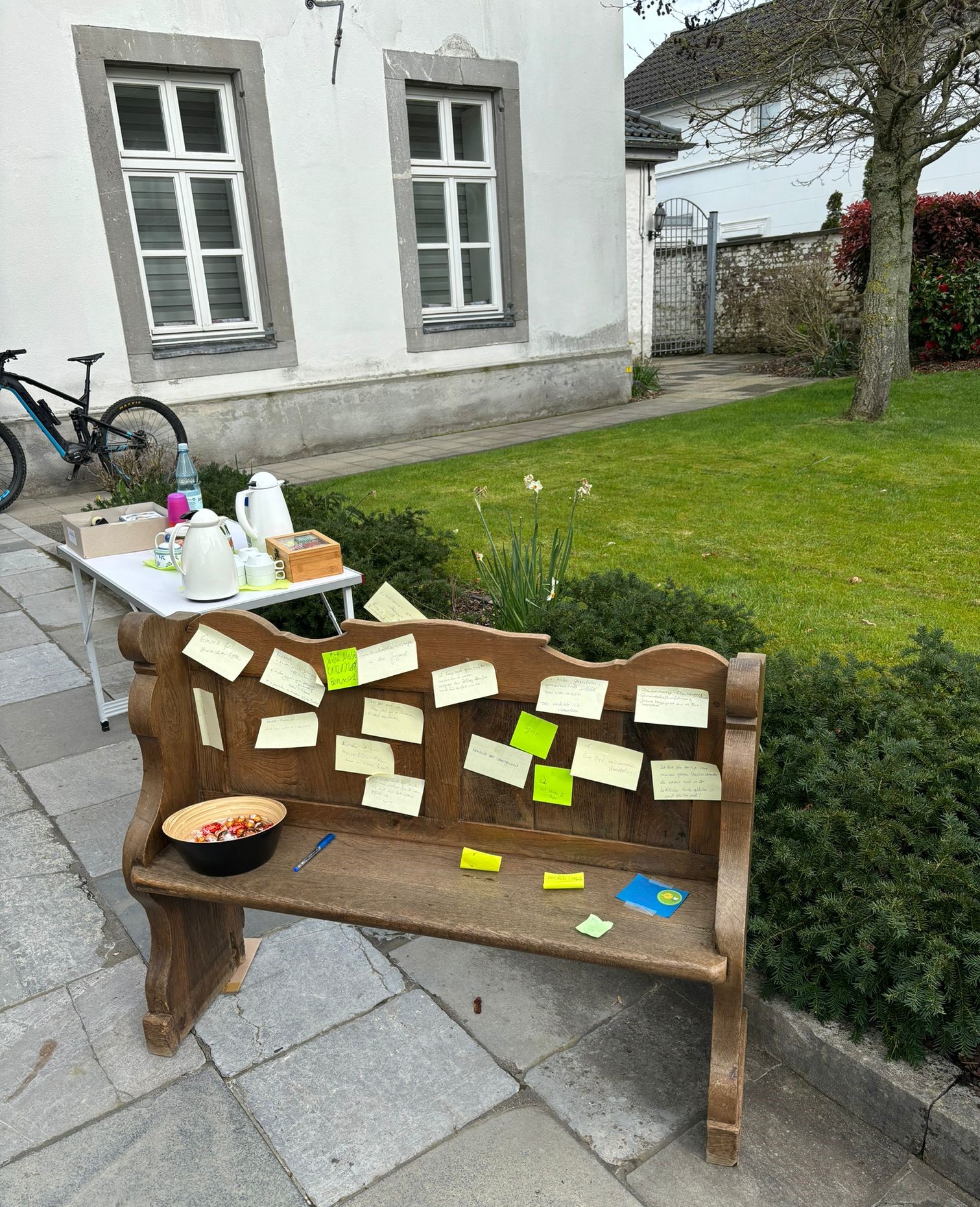 Kirchenbank Pfarrhaus