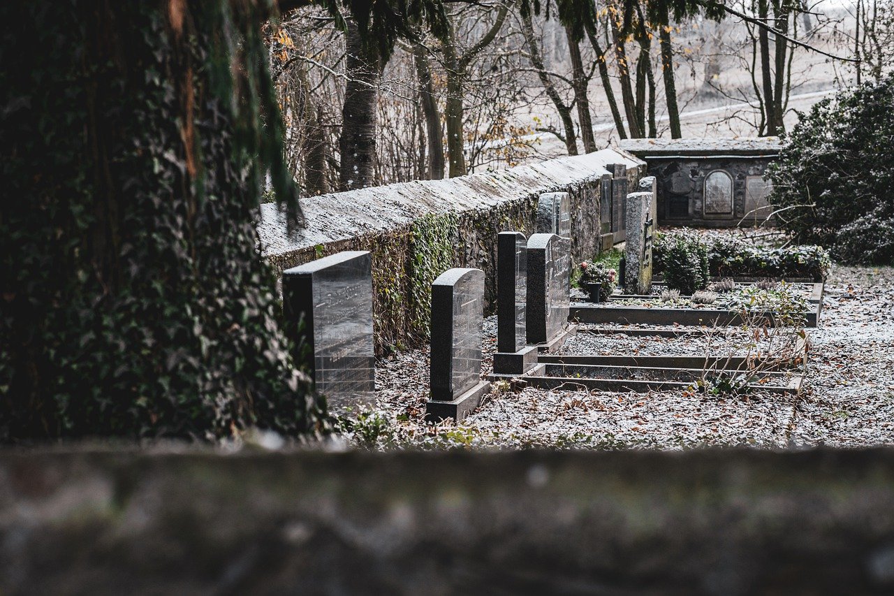 graveyard-7654170_1280