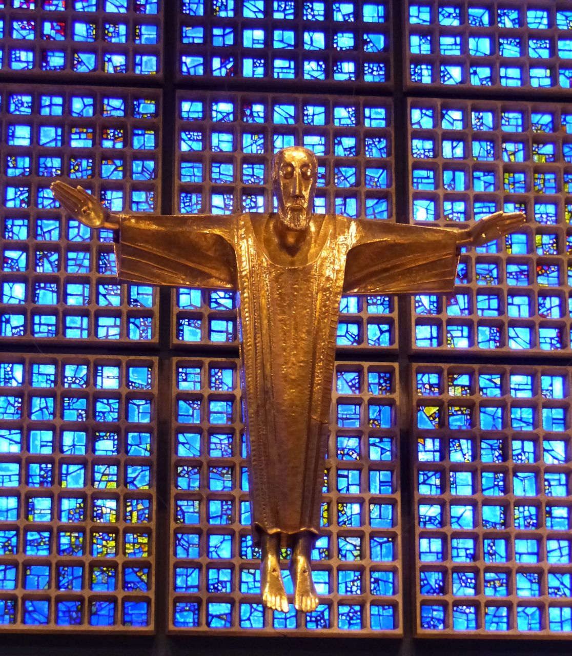 Kreuz mit Jesusfigur