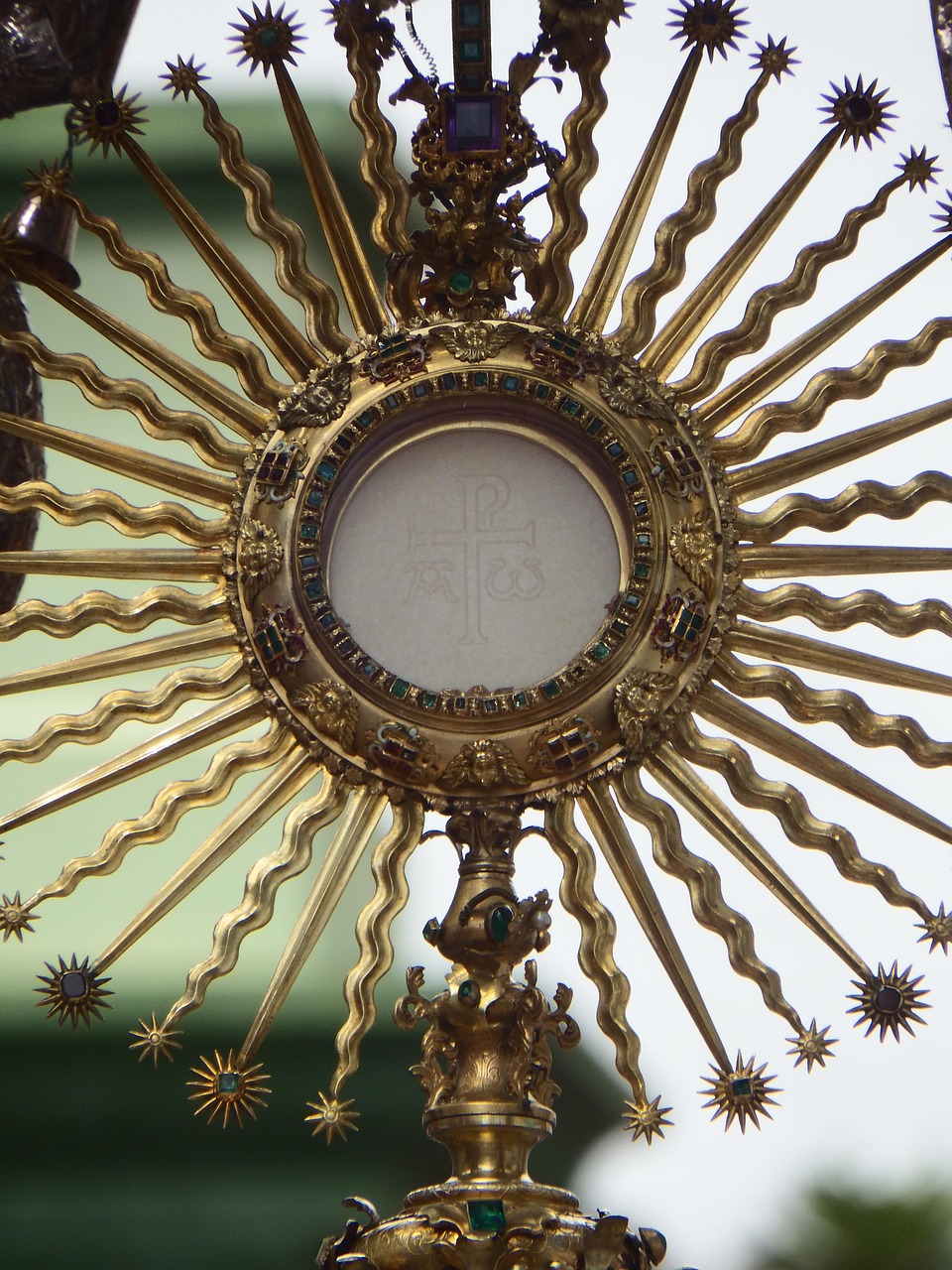 250619-monstrance