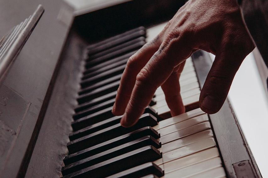 260303-deni_eliash-piano