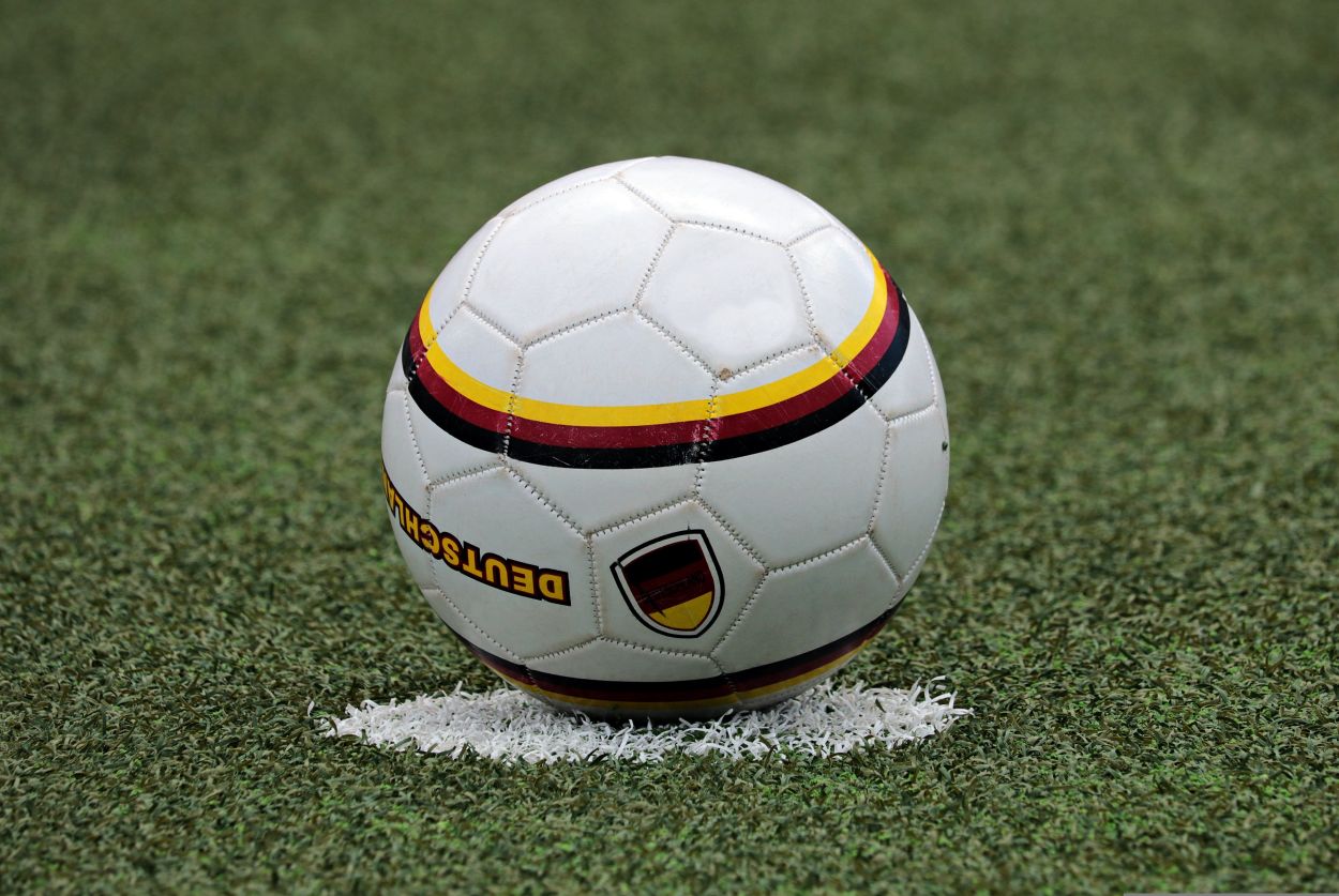 260701-noname_13-football