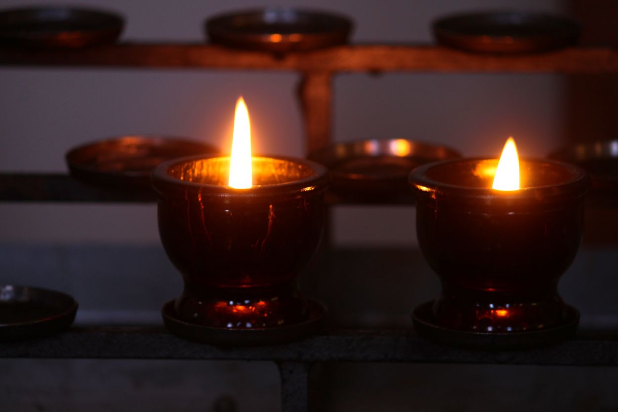 260805-manfredrichter-sacrificial-candles