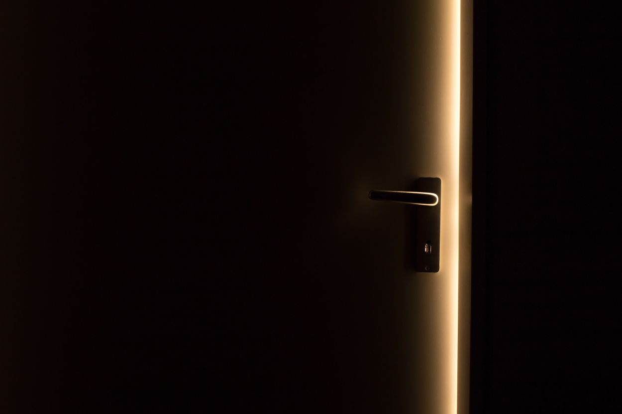 260817-pexels-dark