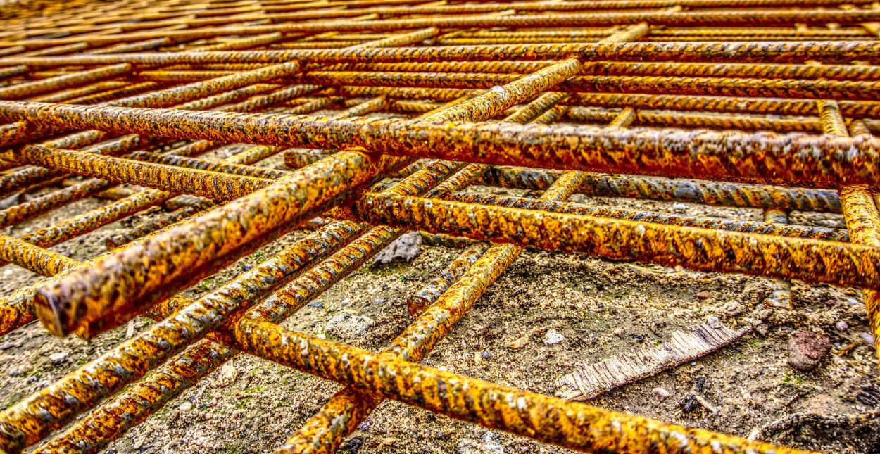 260823-distelapparath-iron-railing