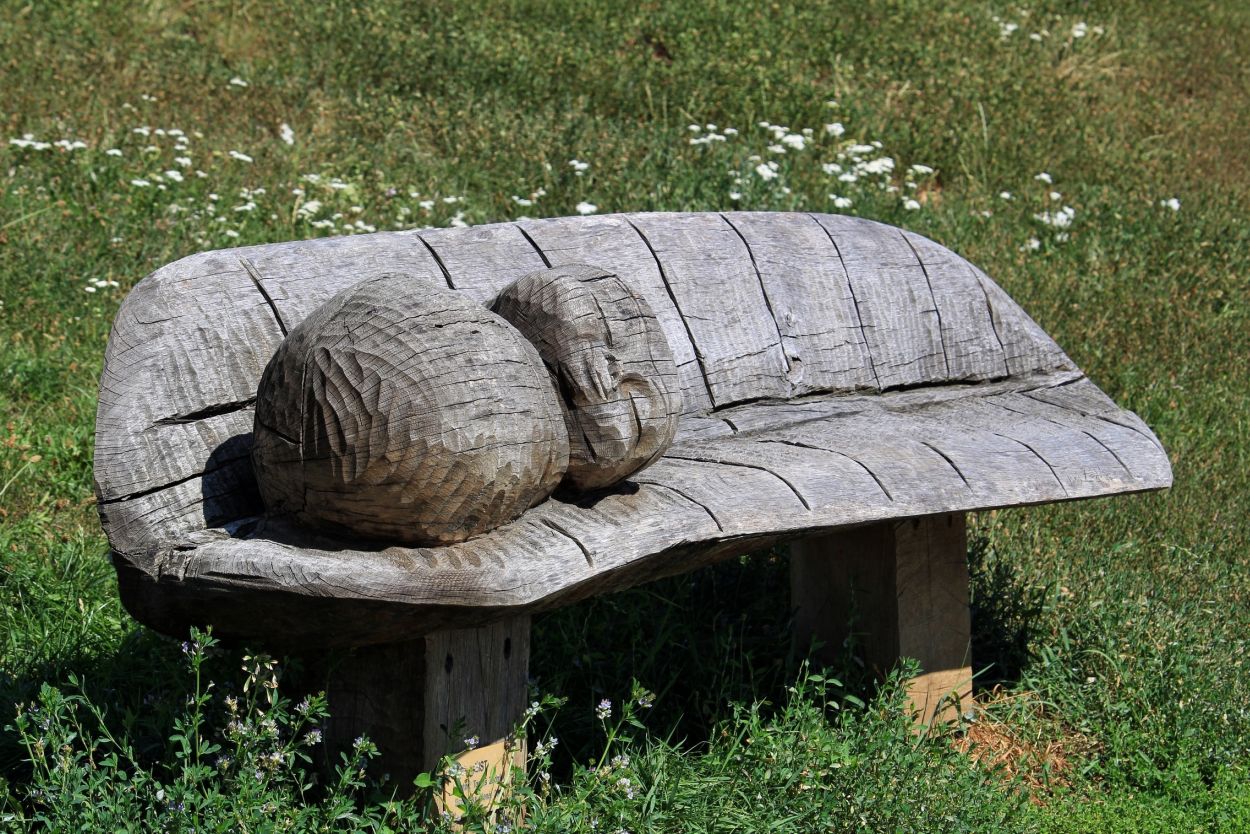 260825-jingoba-park-bench