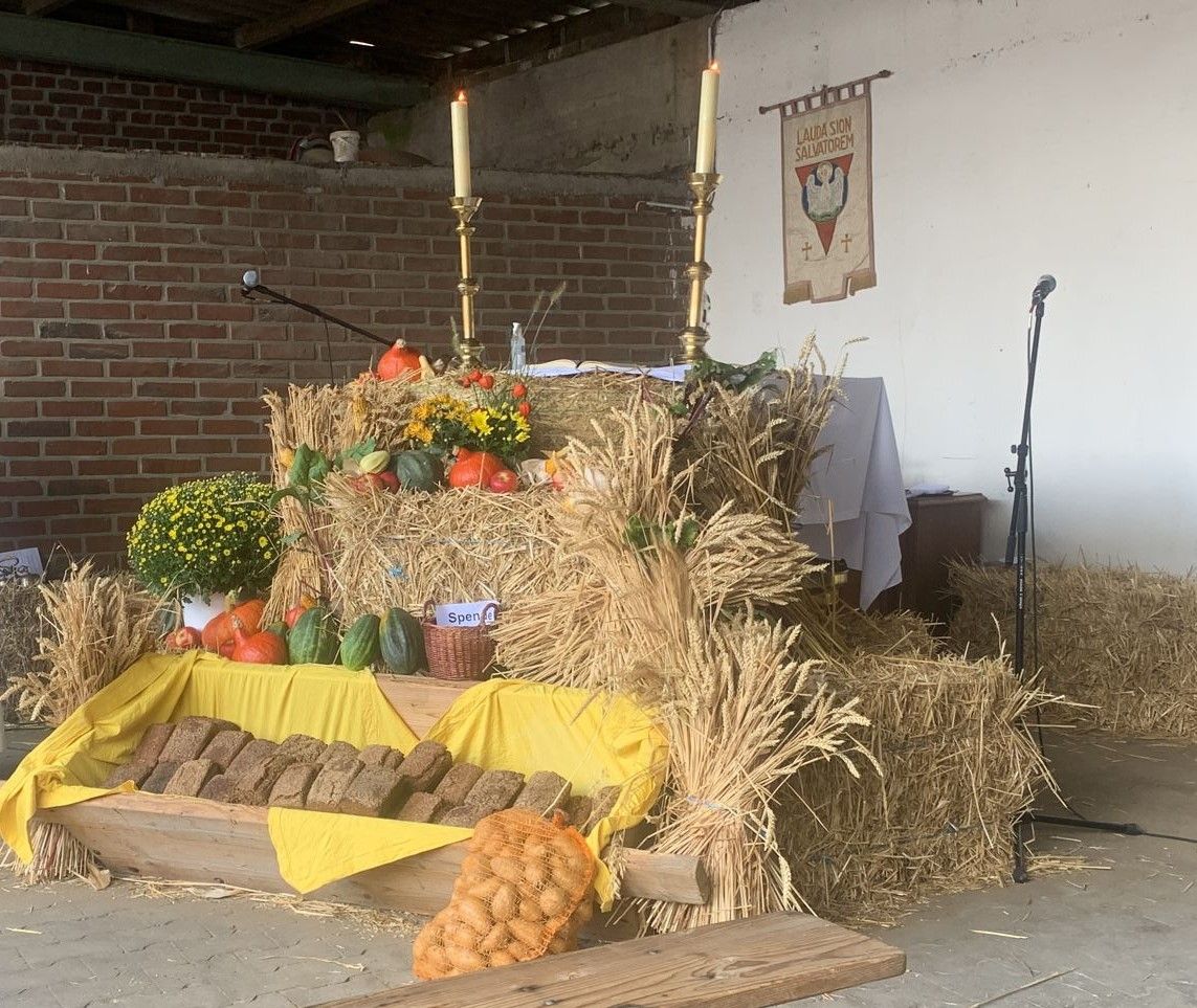 Erntedankfest Altar Marianne Geerkens